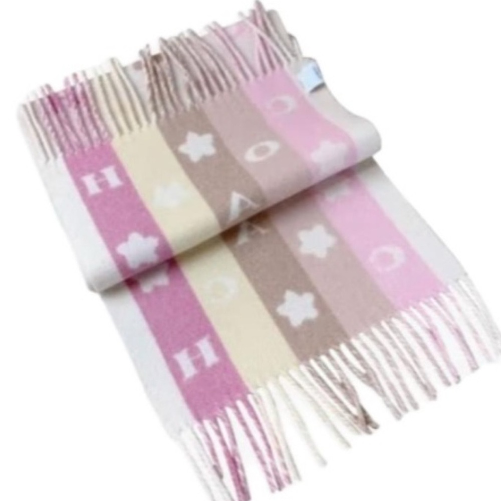 Coach ladies wool scarf new with tags